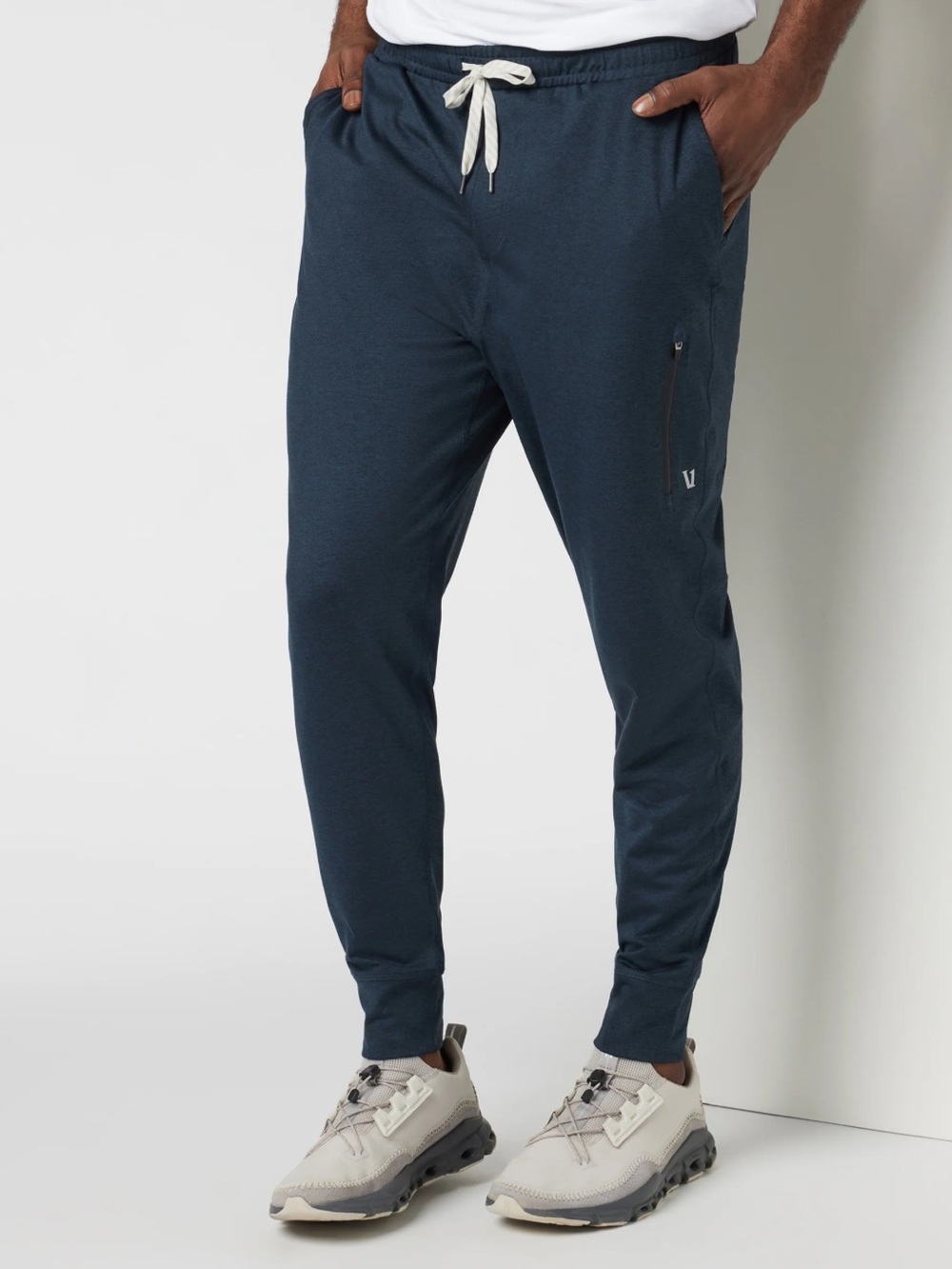 Vuori Men’s Size Medium Performance Joggers in Ink Navy NWOT